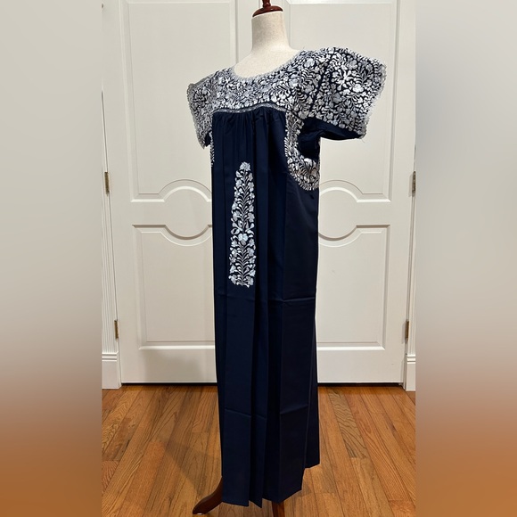 San Antonino Maxi Dress,Oaxaca Mexican dress.Hand Embroidered with Silk Threads. - Picture 8 of 10